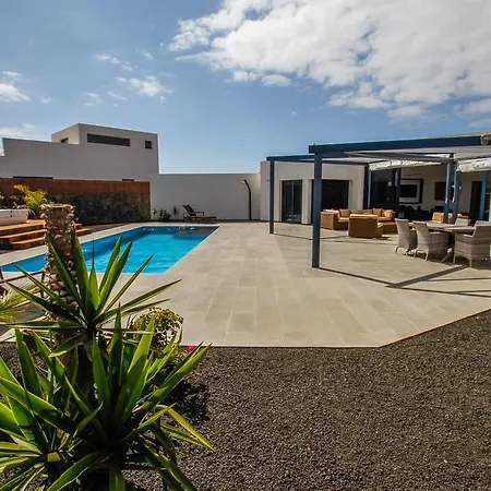 Casa Eliza Willa Lajares
